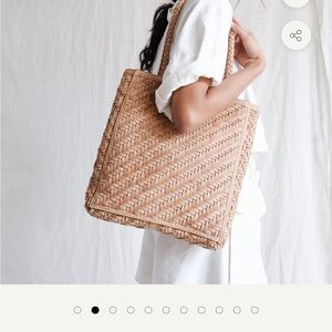 Le Tote in Caramel purchase for $295 carried only 1 time perfect condition